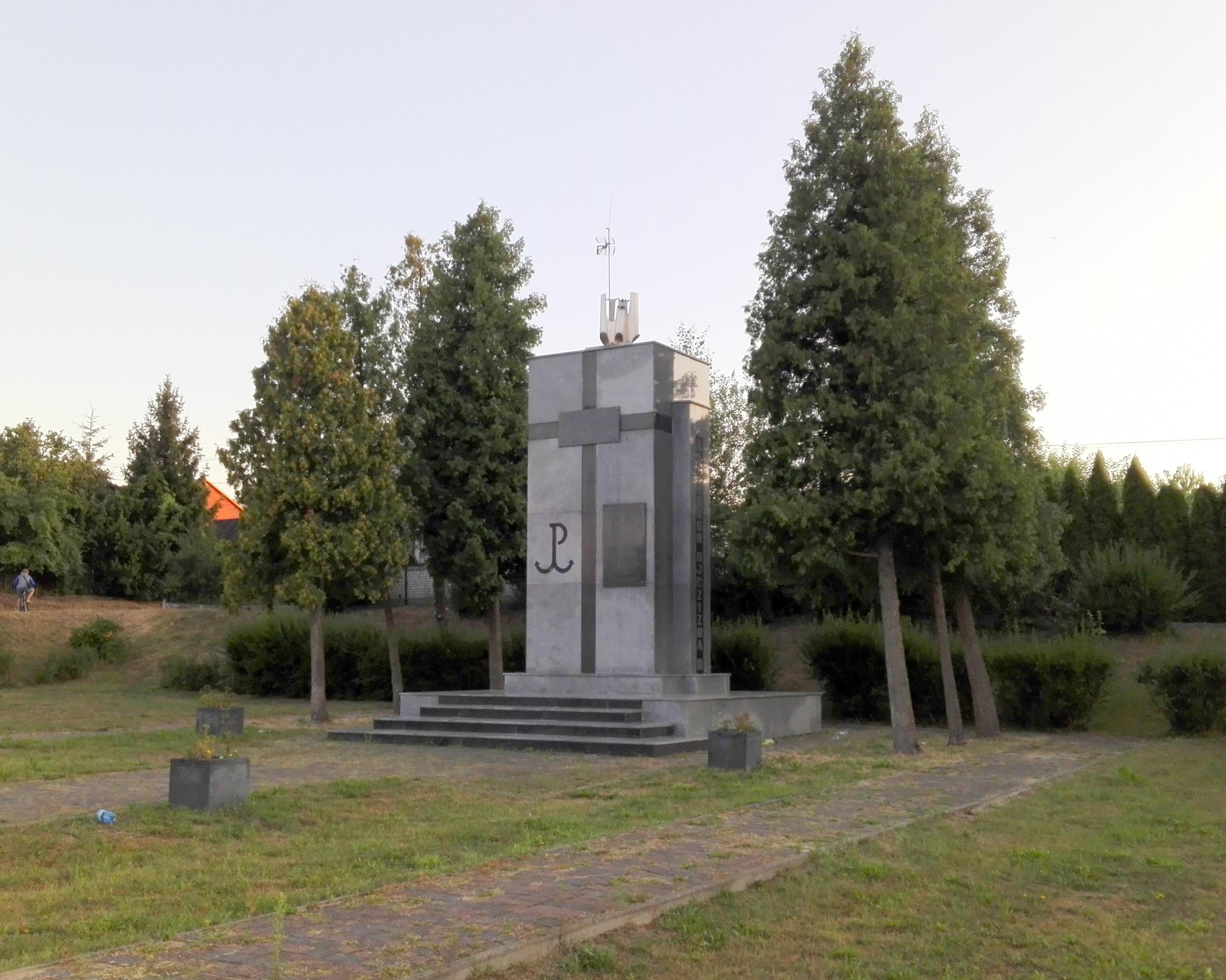 Pomnik Gloria Victis przy ulicy Zwoleńskiej w Pionkach